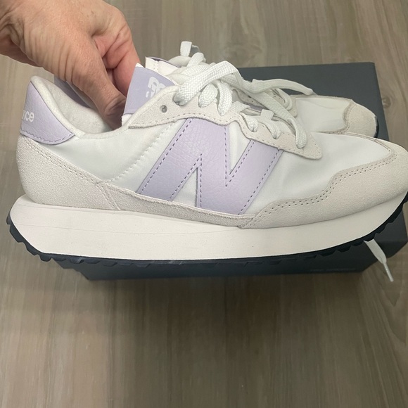 New Balance 237 - Picture 2 of 8